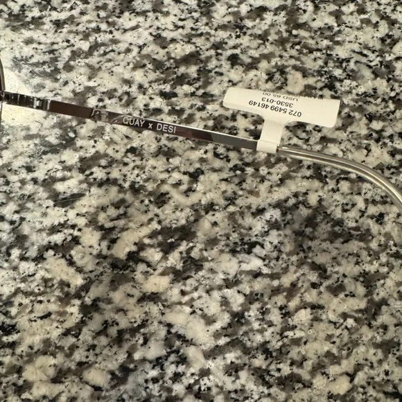 Quay sunglasses - Picture 3 of 3